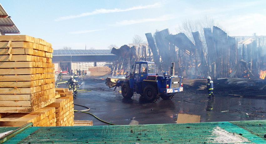 Grossbrand Holzlager Siegburg Industriestr P018.JPG